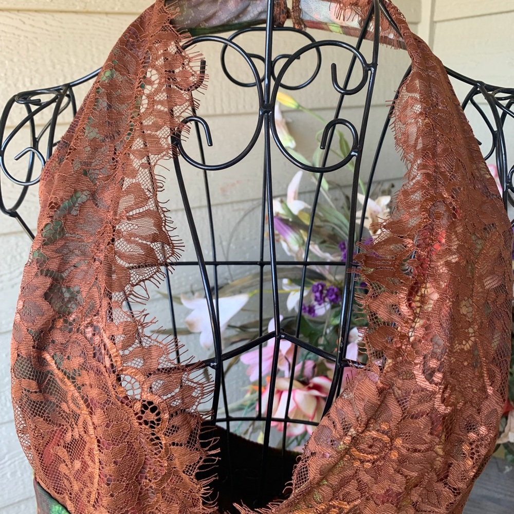 PrettyLittleThing Rust Lace and chiffon halter top - Picture 2 of 9